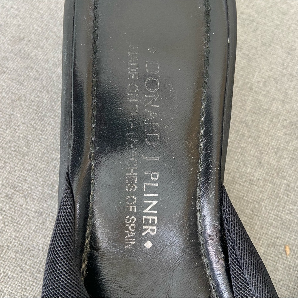 Donald J. Pliner Black Sandals with Brown Accent - Picture 2 of 6